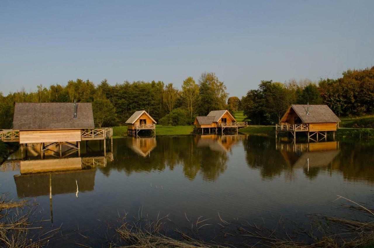 Aqualodge Hotel Insolite Ermeton-sur-Biert Exteriör bild